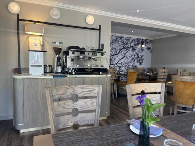 Courtyard Hotel Sandton Йоханесбург Екстериор снимка